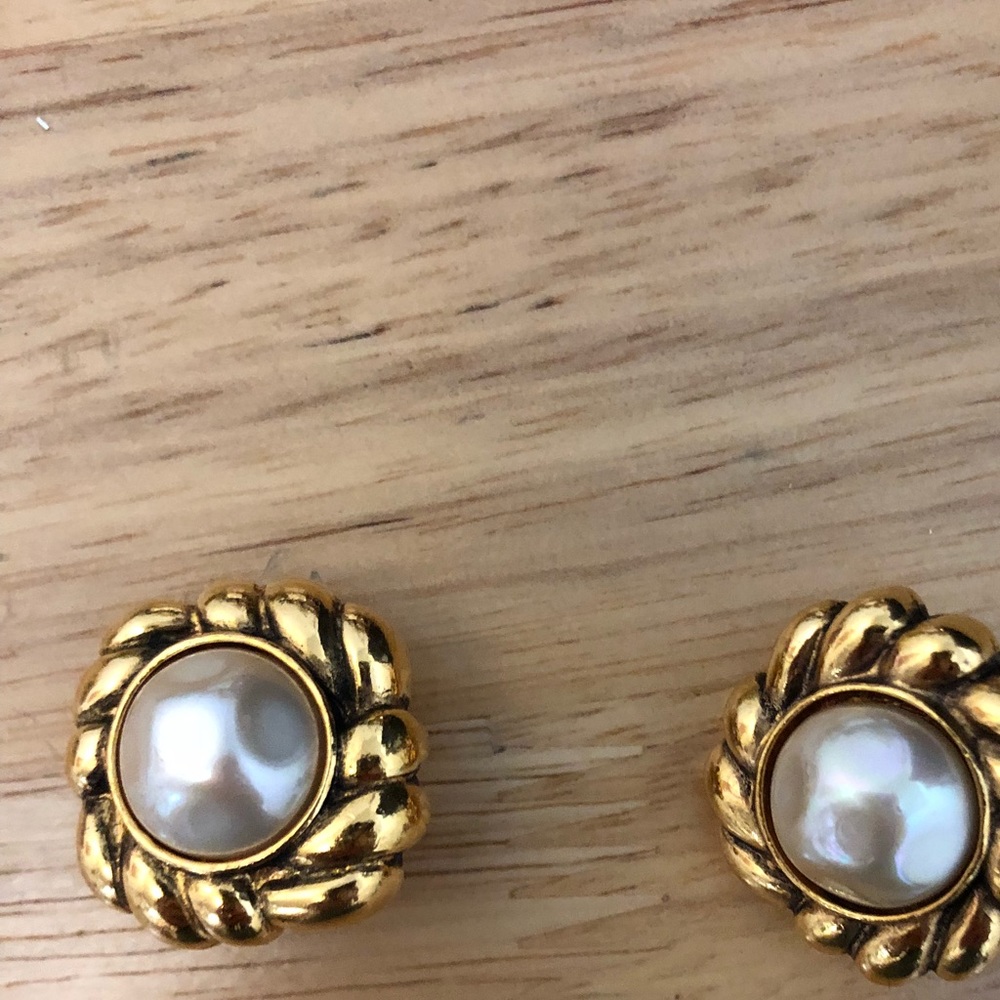 Chanel Clip on earrings
